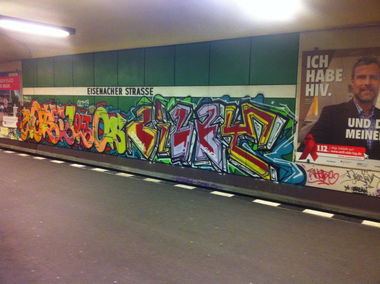Graffiti Bombing in Berlin - Photo by chewbacca - Otelo, Zizzy (2013)