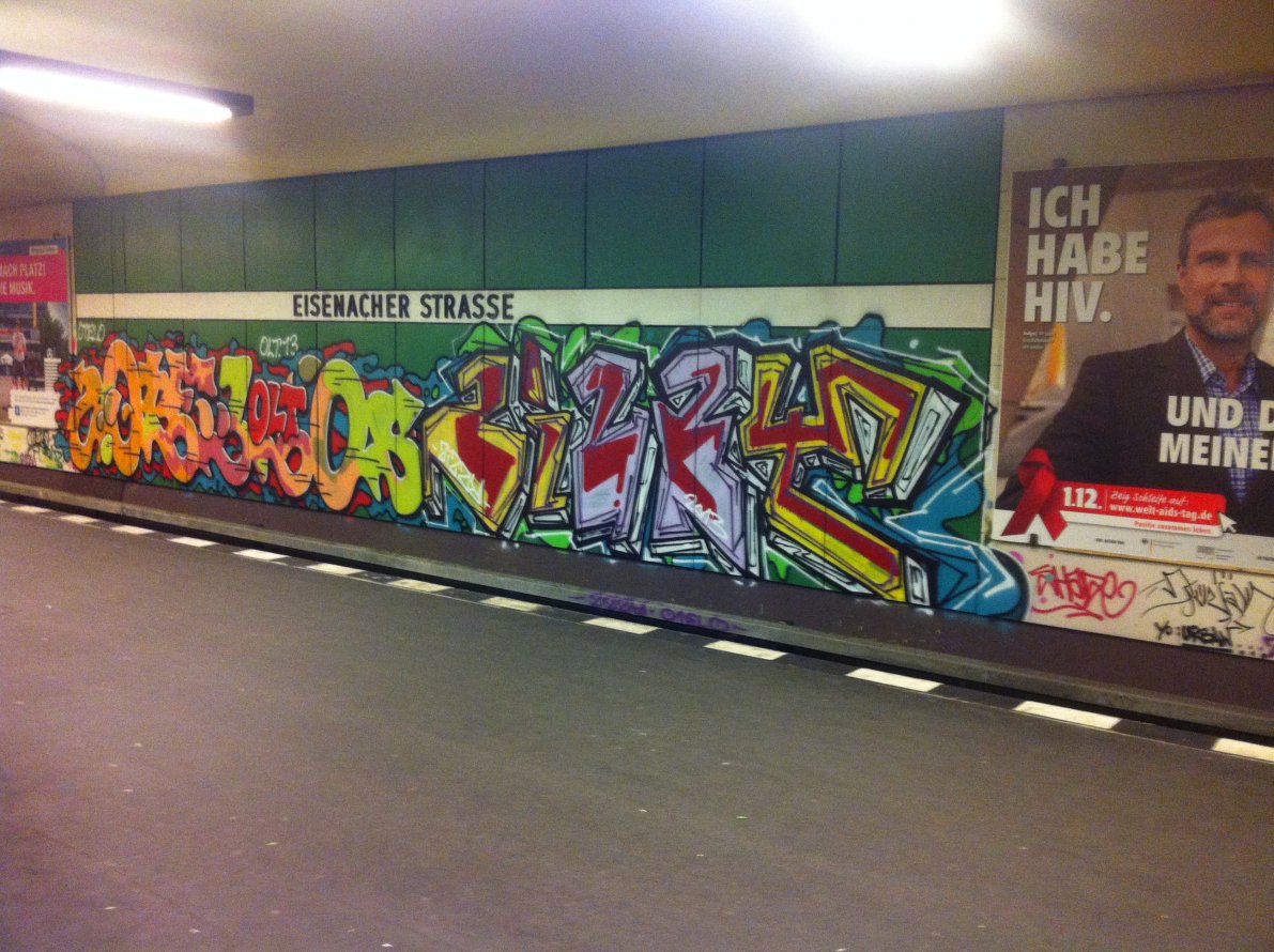 Graffiti Bombing in Berlin - Photo by chewbacca - Otelo, Zizzy (2013)