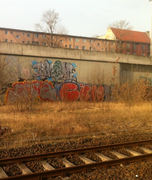 Graffiti Wall in Berlin - Photo by chewbacca - Skim