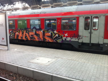 Graffiti Train in Frankfurt - Photo by chewbacca - Task, Share (2014)