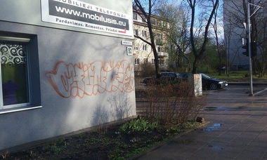 Graffiti Bombing in Vilnius - Photo by chunkey - antkln, bsf, throwup (2015)