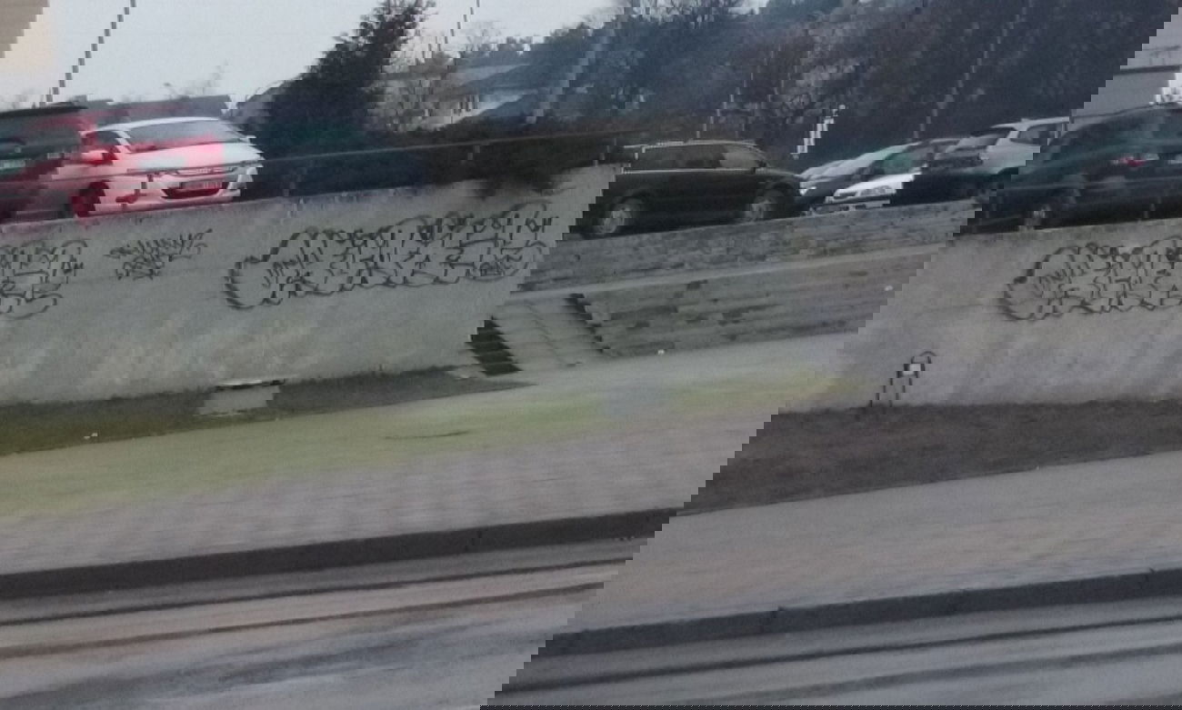 Graffiti Bombing in Vilnius - Photo by chunkey - bsf (2015)