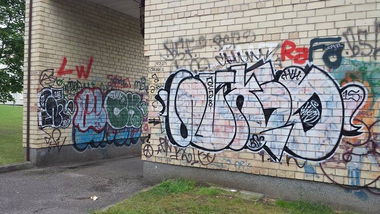 Graffiti Bombing - Photo by chunkey - ftp, wiked, man (2015)