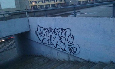 Graffiti Wall - Photo by chunkey - throwup, bsf, vln (2015)