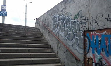 Graffiti Bombing in Vilnius - Photo by chunkey - daytime, bsf, throwup (1990)