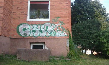 Graffiti Wall - Photo by chunkey - OUTTAKANS (2015)