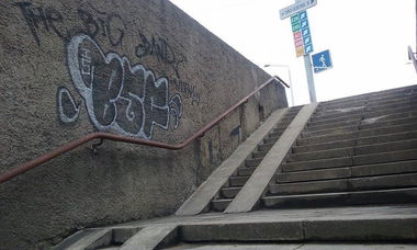 Graffiti Bombing in Vilnius - Photo by chunkey - bsf, daytime (2015)
