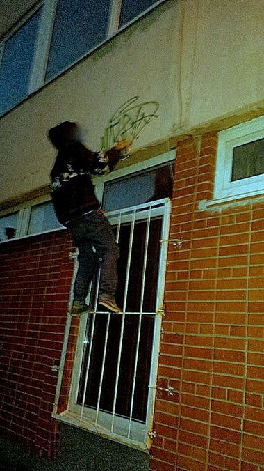 Graffiti Artwork - Photo by chunkey - lovemyhood (2015)