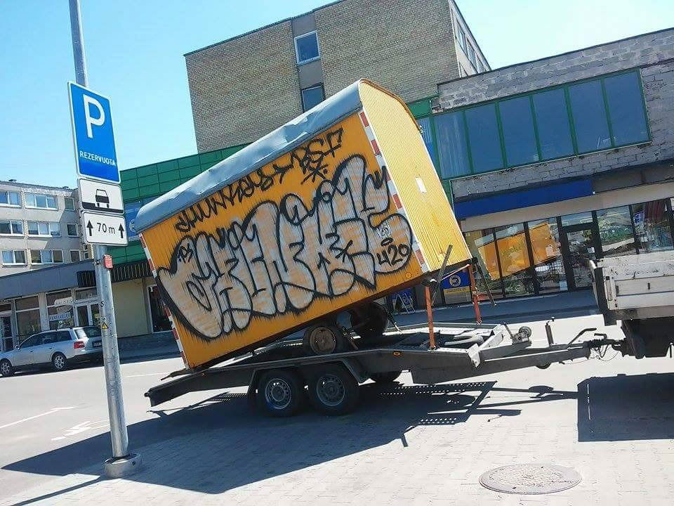 Graffiti Bombing - Photo by chunkey - bsf (2015)