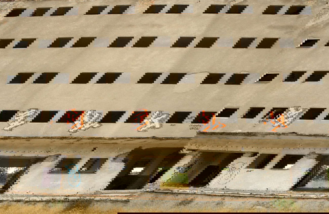 Graffiti Bombing in Borne Sulinowo - Photo by ciklone - cikl, nerds (2010)