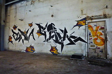 Graffiti Wall - Photo by ciklone - furia, cikl, nerds (2013)