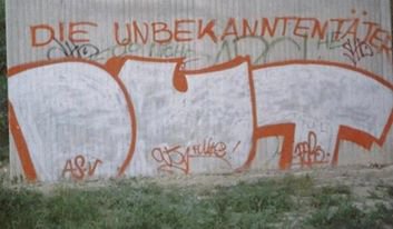 Graffiti Bombing - Photo by ckis - dut, die, unbekannten