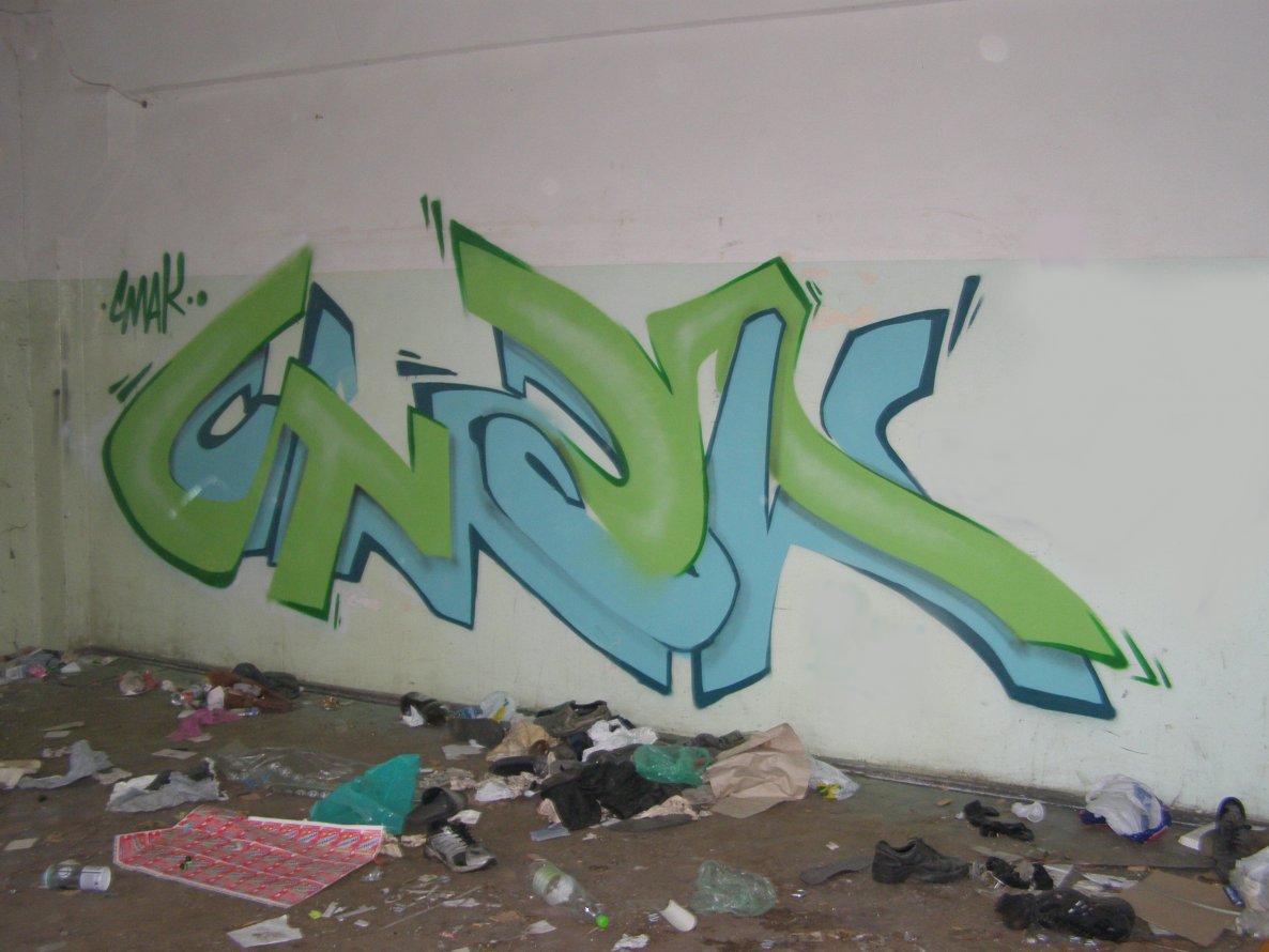 Graffiti Artwork in Vilnius - Photo by cmak01 - cmak (2011)