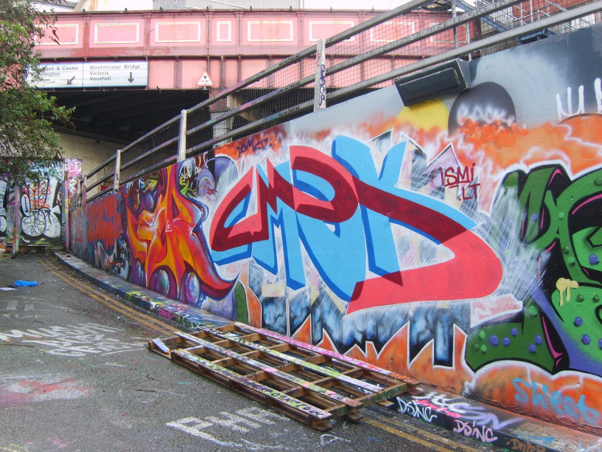 Graffiti Wall in London - Photo by cmak01 - cmak, syrnique, london (2012)