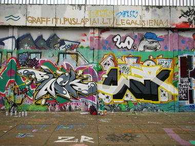 Graffiti Wall in Vilnius - Photo by cmak01 - cmak, bimok, vilnius (2011)
