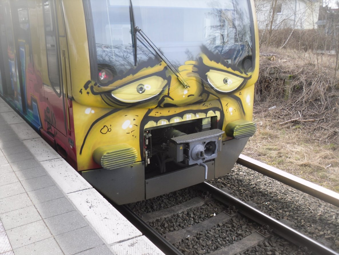 Graffiti Train - Photo by columbiandreams - abm, fratze