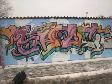 Graffiti Wall in Berlin - Photo by columbiandreams - shoc, shok, frost