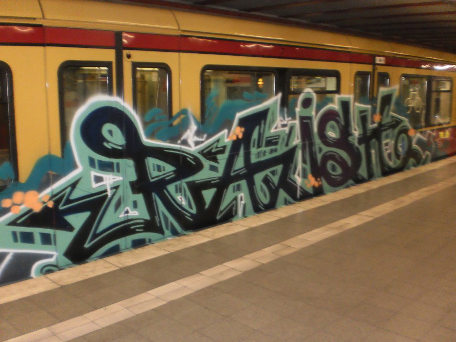 Graffiti Train in Berlin - Photo by columbiandreams - raush
