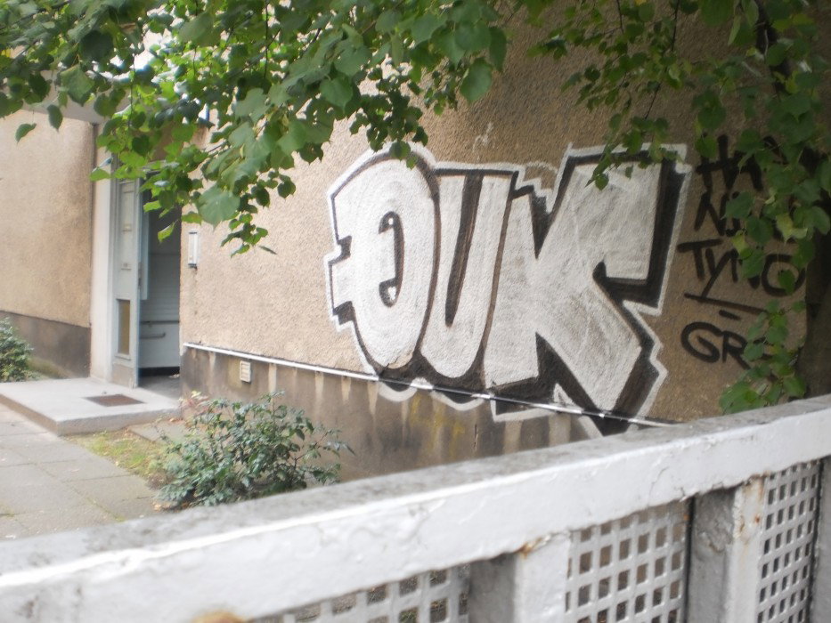 Graffiti Bombing in Berlin - Photo by columbiandreams - quk