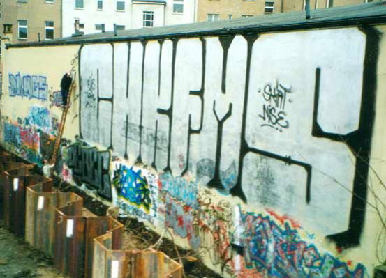 Graffiti Bombing in Berlin - Photo by columbiandreams - chk, tck, fms
