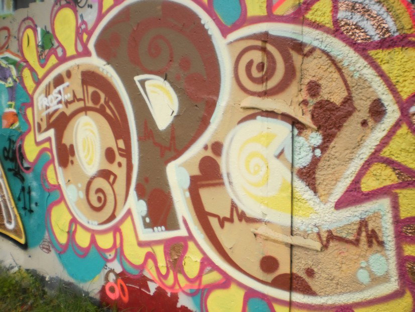Graffiti Bombing in Berlin - Photo by columbiandreams - frost, opc (2011)