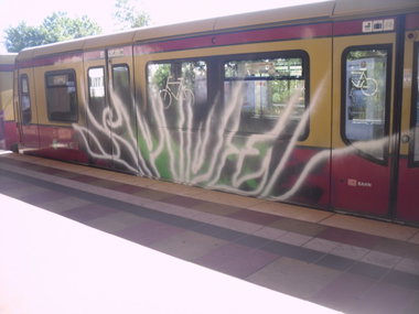 Graffiti Train in Berlin - Photo by columbiandreams - spider, tba (2013)