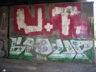 Graffiti Bombing - Photo by columbiandreams - ut, 1up, 61