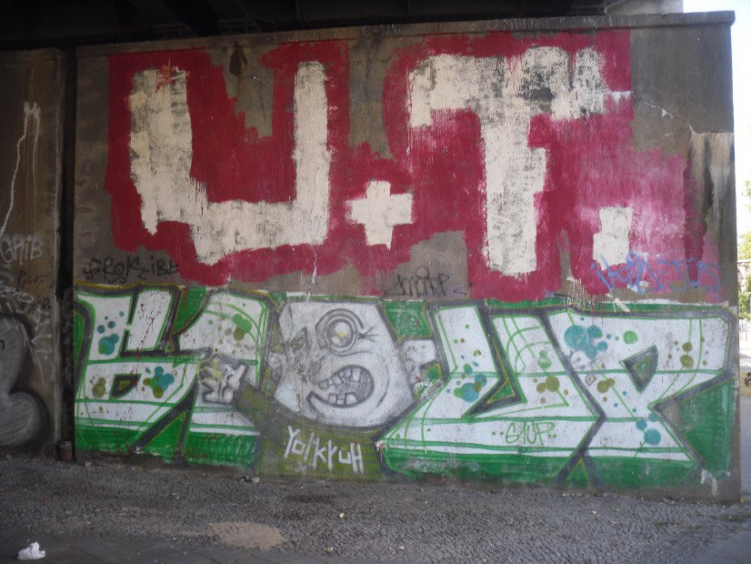 Graffiti Bombing - Photo by columbiandreams - ut, 1up, 61