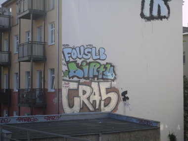 Graffiti Bombing - Photo by columbiandreams - Fous, lb, Dirty