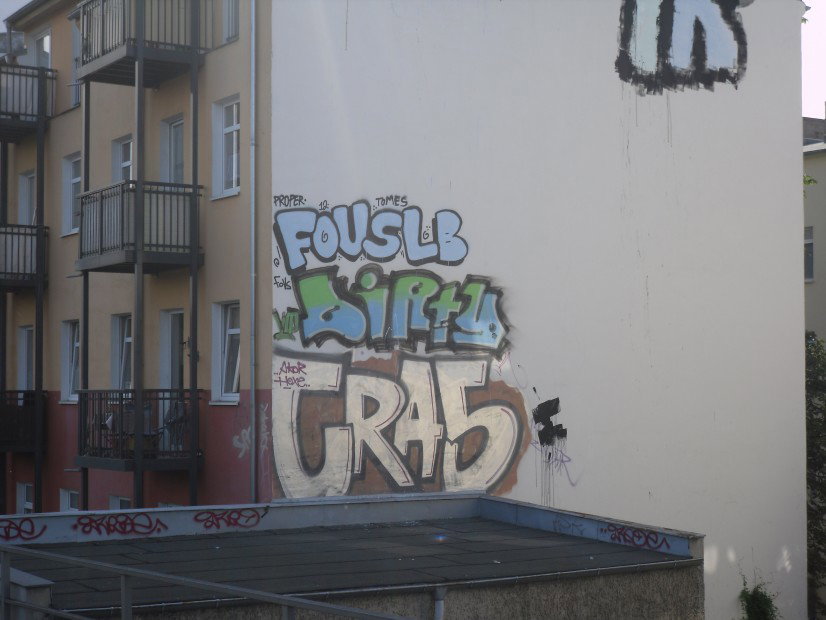 Graffiti Bombing - Photo by columbiandreams - Fous, lb, Dirty