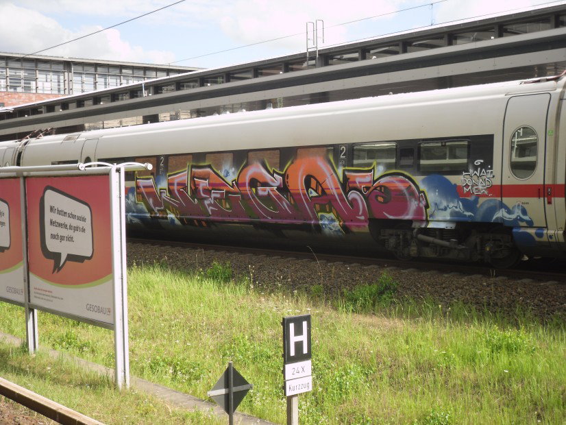 Graffiti Train - Photo by columbiandreams - wegas, ice (2013)