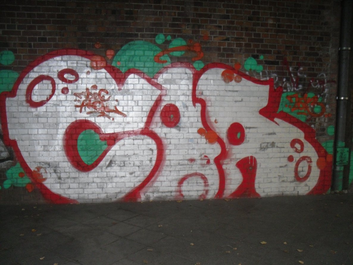 Graffiti Bombing - Photo by columbiandreams - coa (2013)