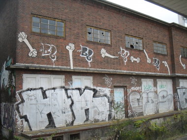 Graffiti Bombing - Photo by columbiandreams - cbs, kripoe, hk