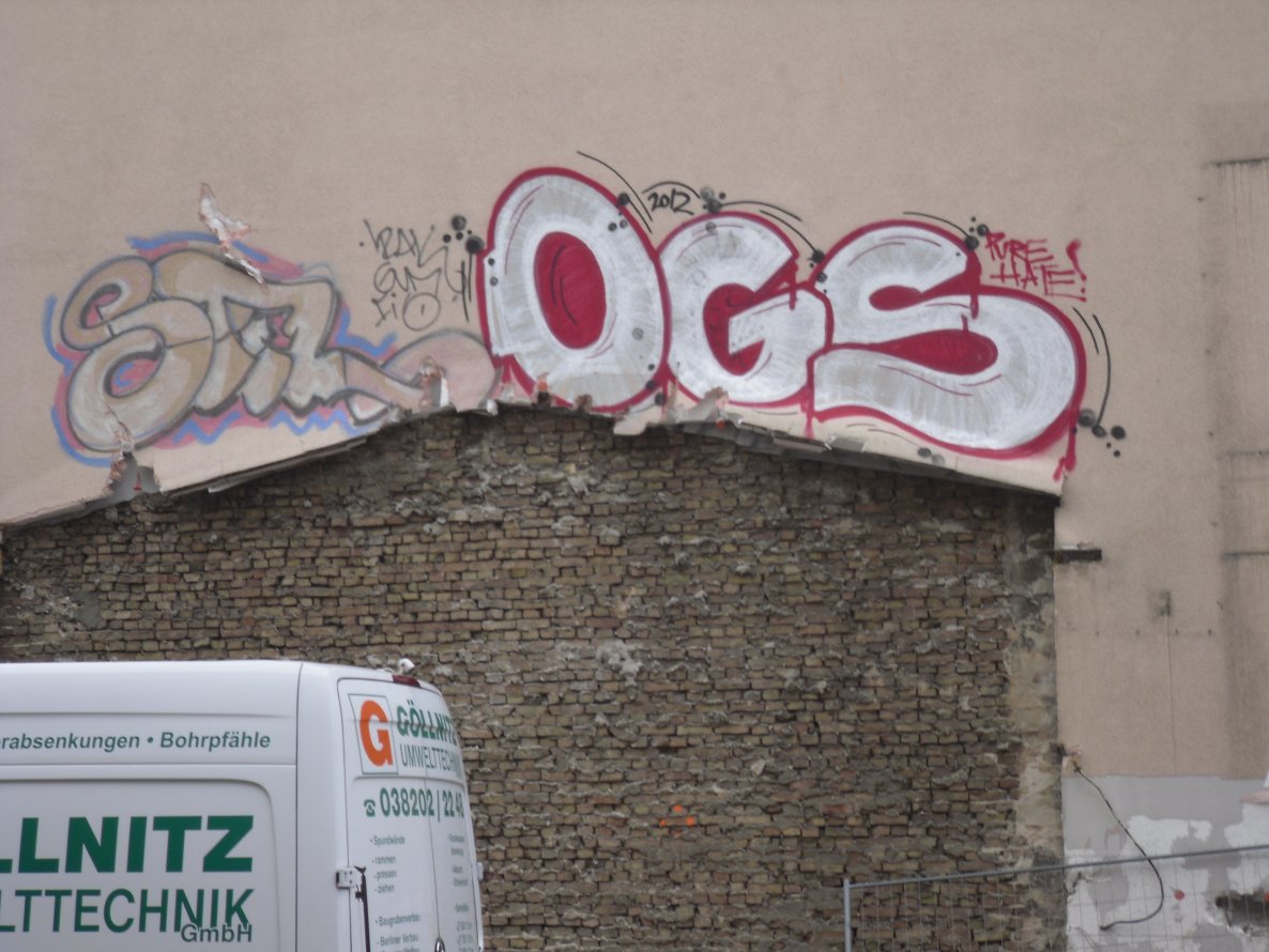 Graffiti Bombing - Photo by columbiandreams - stil, ogs, pure (2012)