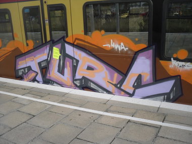 Graffiti Train - Photo by columbiandreams - turo, husk (2013)