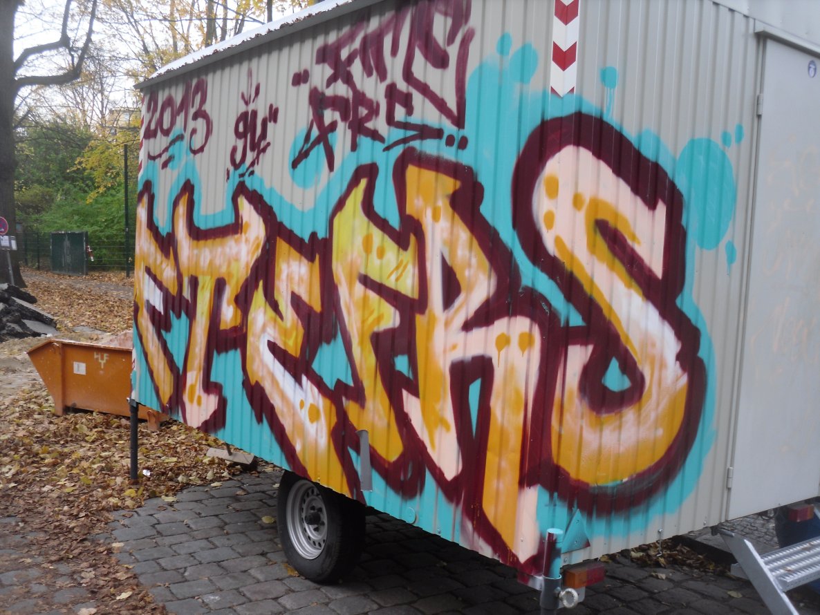 Graffiti Bombing - Photo by columbiandreams - fte, frs (2013)