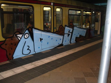 Graffiti Train - Photo by columbiandreams - dsf (2013)