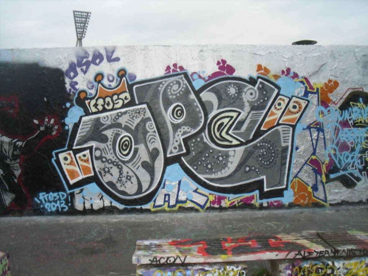 Graffiti Wall - Photo by columbiandreams - Opc, frost (2013)