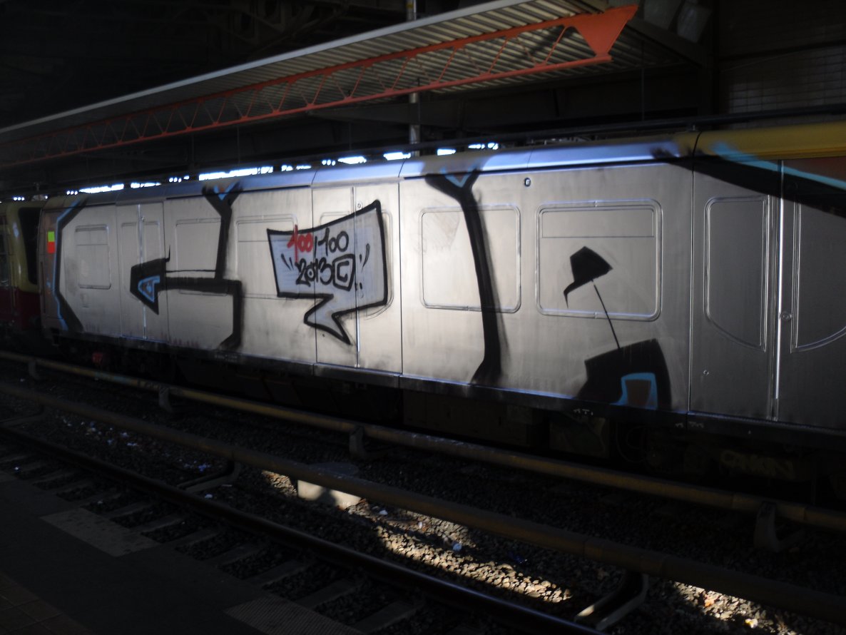 Graffiti Train - Photo by columbiandreams - coa (2013)