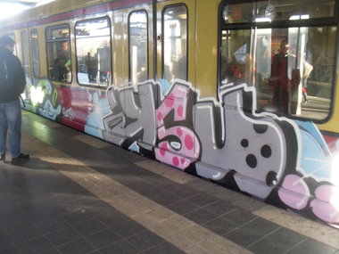 Graffiti Train - Photo by columbiandreams - ksu (2013)