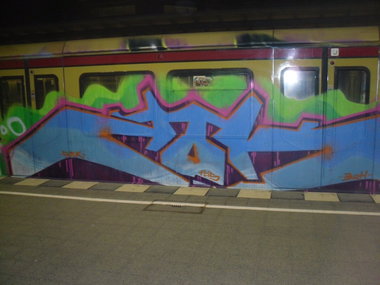 Graffiti Train - Photo by columbiandreams - zok (2013)