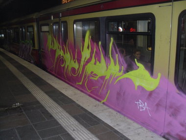 Graffiti Train - Photo by columbiandreams - spider, tba (2013)