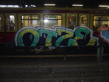 Graffiti Wall - Photo by columbiandreams - Otze