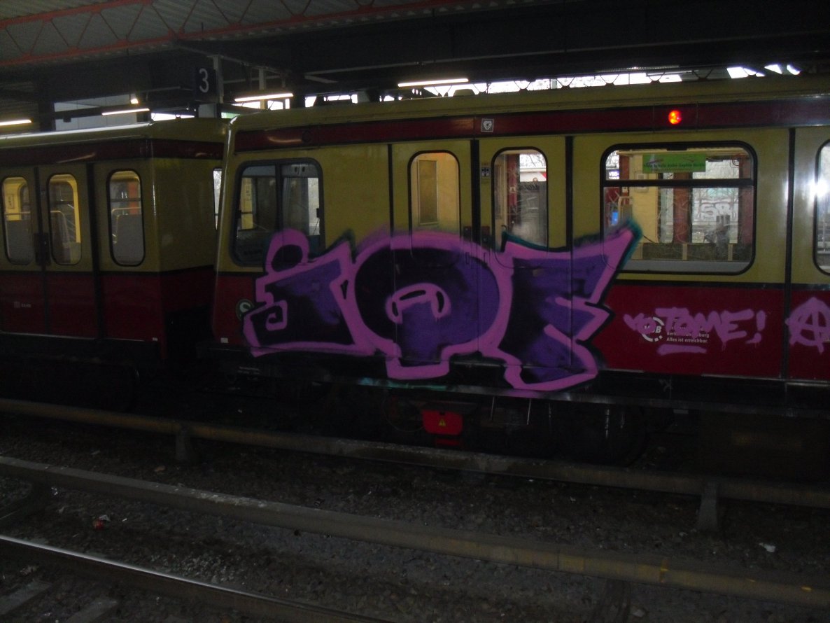 Graffiti Wall - Photo by columbiandreams