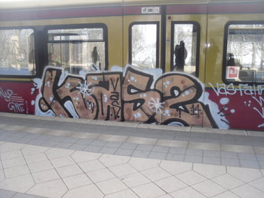 Graffiti Train - Photo by columbiandreams - kas2, them (2014)