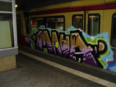 Graffiti Train - Photo by columbiandreams (2014)