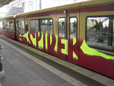 Graffiti Train - Photo by columbiandreams - spider, tba, to (2014)