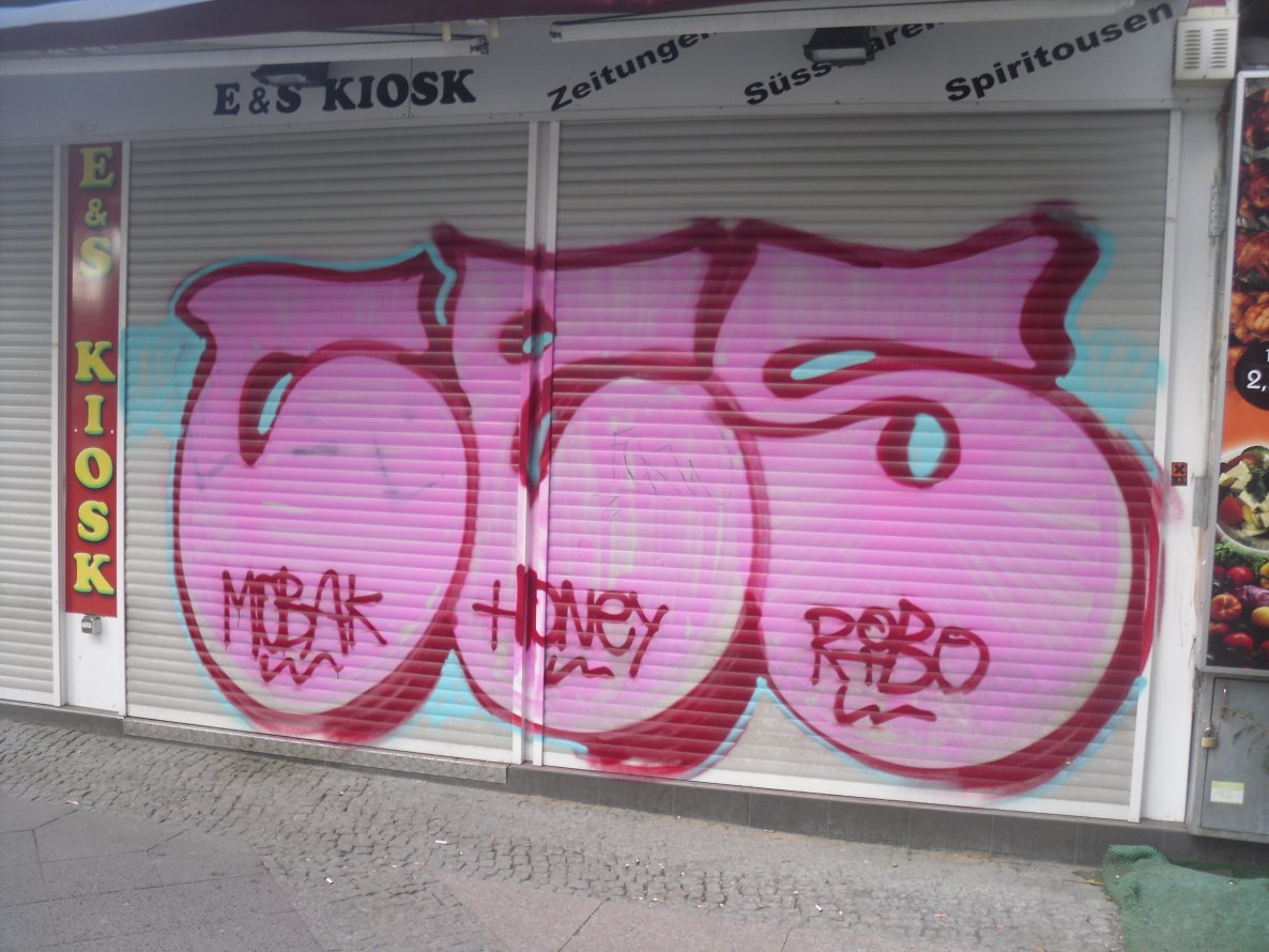 Graffiti Bombing - Photo by columbiandreams - ces, mobak, honey