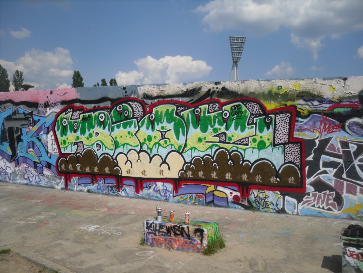 Graffiti Bombing - Photo by columbiandreams - bioe, frost, frosd (2014)