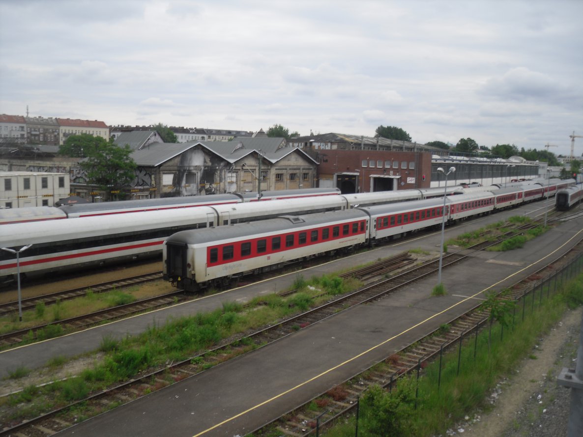 Graffiti Train - Photo by columbiandreams - trains, train, berlin (2014)
